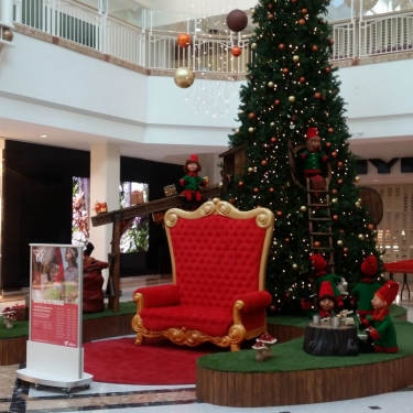 CHRISTMAS DISPLAYS